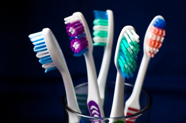 مسواک زدن در سرویس بهداشتی