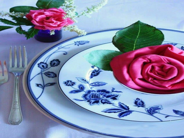 تزیین زیبا دستمال سفره مدل گل رز