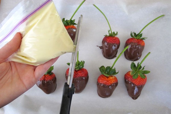 chocolate-dipped-strawberries(9)