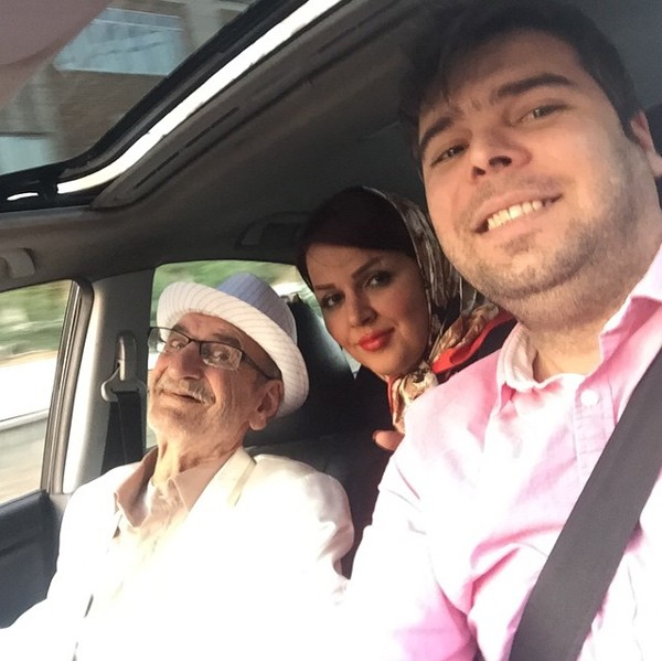 احمد پور مخبر در کنار خانواده احمد پور مخبر در کنار خانواده