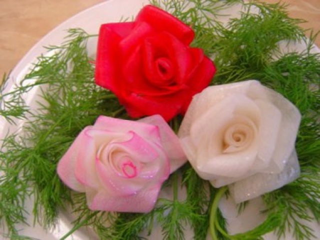 تزئین زیبای ترب و هویج به شکل گل رز