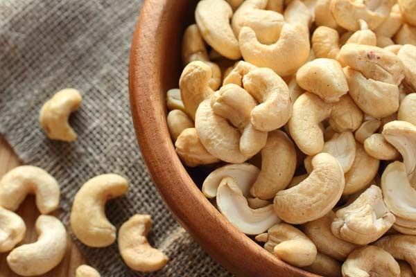 آشنایی با خواص بادام هندی