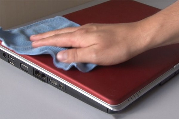 cleaning-laptop (4)