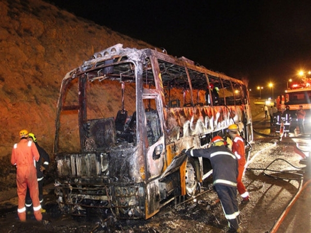 اتوبوس زائران جمکران در آتش سوخت