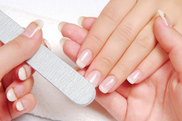 کاشت ناخن از نظر شرعی و حکم مراجع تقلید