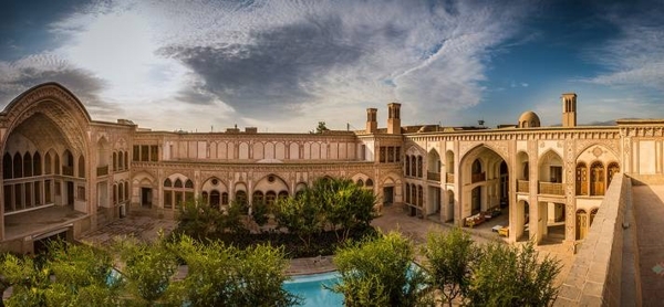 معرفی سرای زیبای عامری ها در کاشان