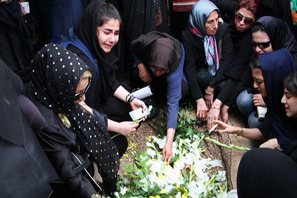 pictures-funeral-of-ali-tabatabai(14)