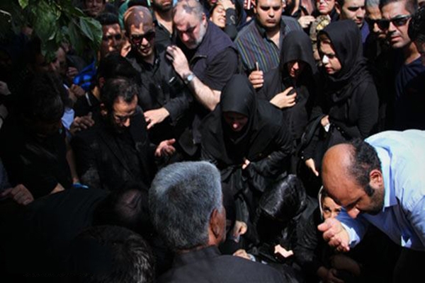 pictures-funeral-of-ali-tabatabai(15)