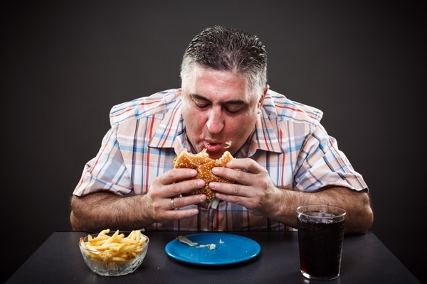 چرا افراد چاق اشتیاق به غذاهای پرکالری دارند؟