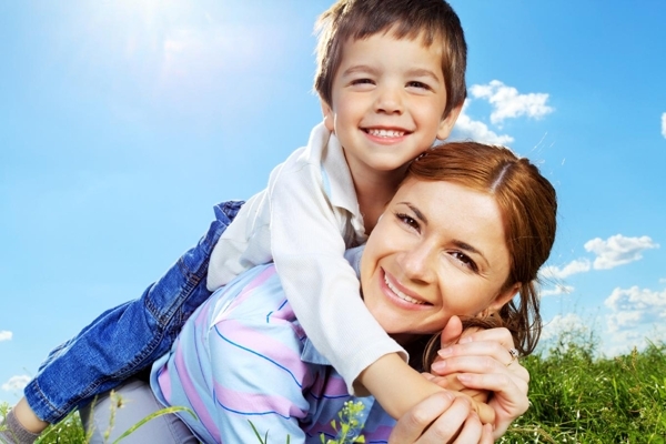 چگونه باید به کودک خود توجه کنیم؟