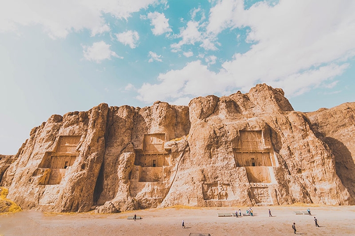 نمای نقش رستم و مقبره آن