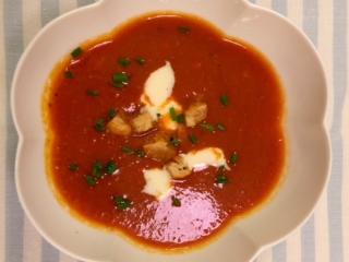 کرم سوپ گوجه‌فرنگی با طعمی خاص برای فصل سرما