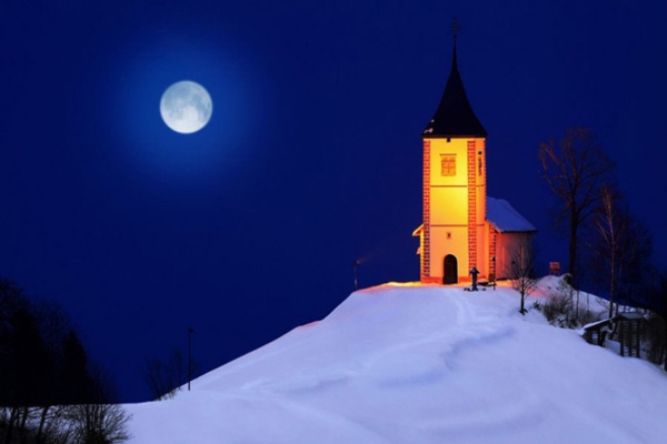 Spectacular images of towns and villages in the Christmas mood(12)