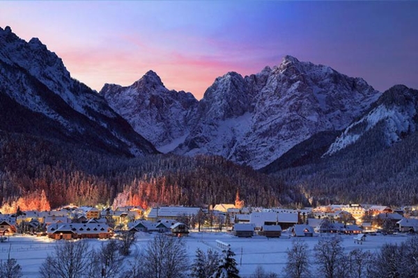 Spectacular images of towns and villages in the Christmas mood(14)