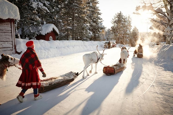 Spectacular images of towns and villages in the Christmas mood(20)