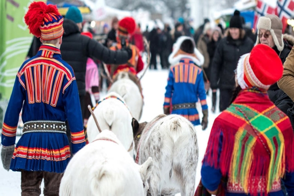 Spectacular images of towns and villages in the Christmas mood(21)