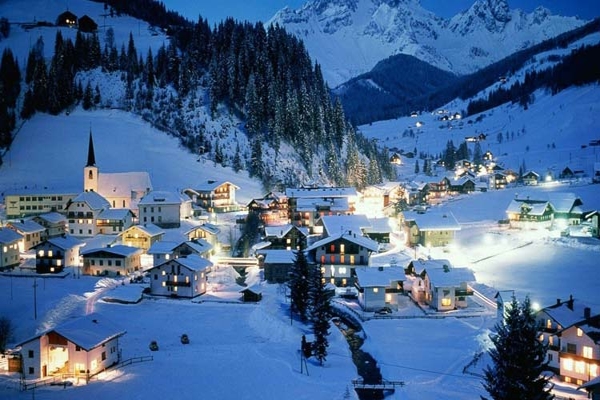 Spectacular images of towns and villages in the Christmas mood(7)