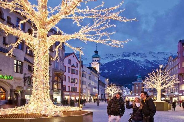 Spectacular images of towns and villages in the Christmas mood(9)