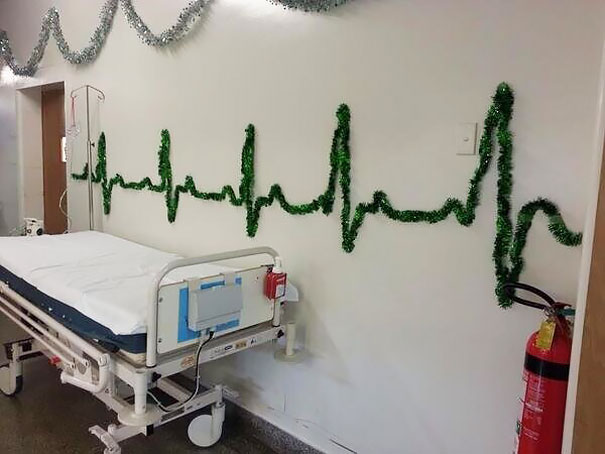 zoomit.ir hospital-christmas-decorations-2_7587c