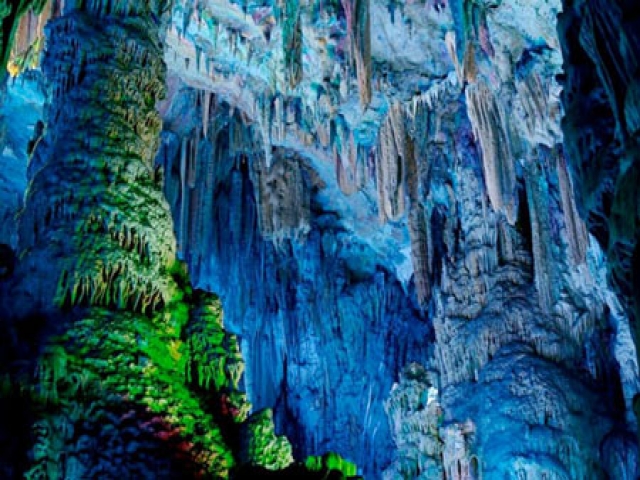شگفت انگیزترین غار آهکی جهان