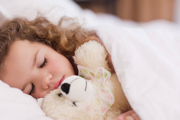 نکاتی برای تنها خواباندن کودک در اتاق