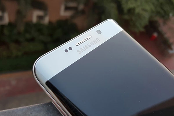 Curved screen (2) Curved screen (2)