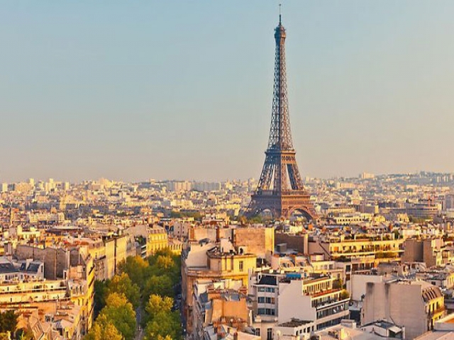 برنامه فرانسه برای جذب 100 میلیون گردشگر تا سال 2020