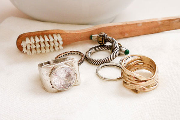How-to-make-your-own-jewelry,-shiny