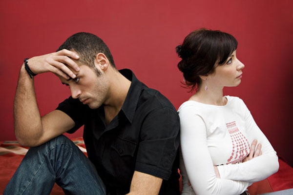 چگونه به همسر خود بگوئیم که رفتارش باعث ناراحتی ما شده؟