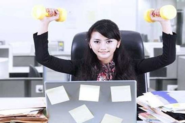 5 ورزشی که می توانید هنگام نشستن در سرکار انجام دهید