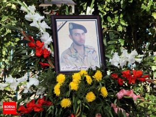 تصاویر تشییع پیکر امین انصاری یکی از سربازان کشته شده سانحه اتوبوس