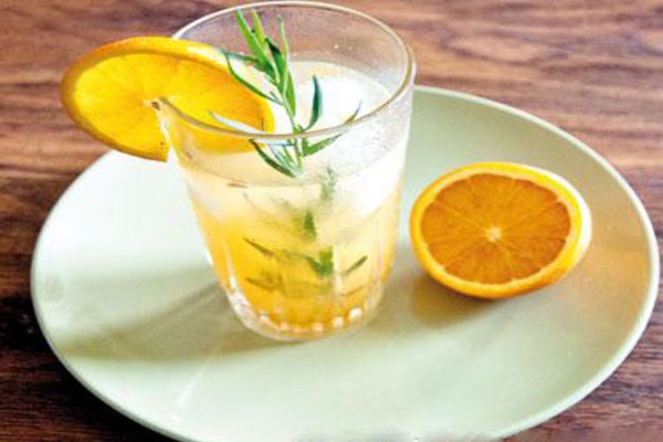 کوکتل ترخون و پرتقال نوشیدنی مناسب افطار