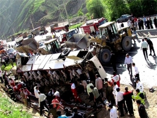 واژگونی مرگبار اتوبوس مسافربری در جاده چالوس/28 تن کشته و مجروح شدند