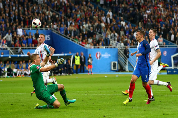 France 5-2 Iceland, iceberg water (4) France 5-2 Iceland, iceberg water (4)