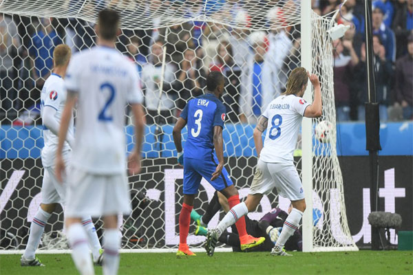 France 5-2 Iceland, iceberg water (7) France 5-2 Iceland, iceberg water (7)