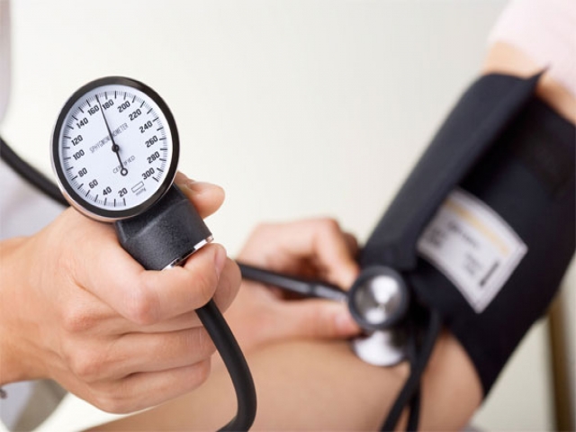 چه عواملی باعث فشار خون میشود