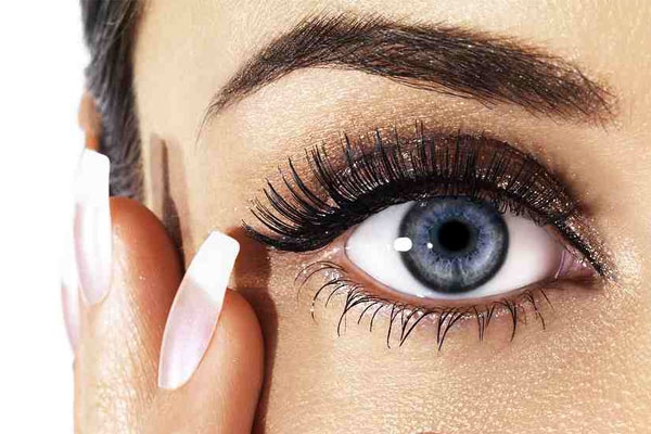 احکام شرعی اکستنشن و کاشت مژه چگونه است؟