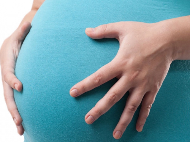 جلوگیری از ترک های شکم در بارداری + درمان