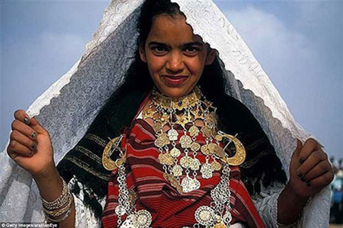 wedding-dresses-in-different-countries (23)