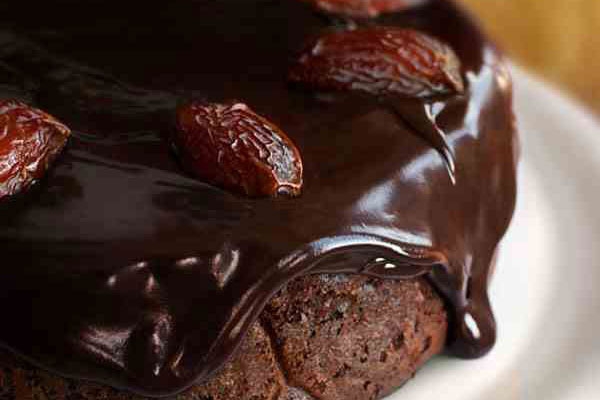 طرز تهیه کیک خرما و شکلات