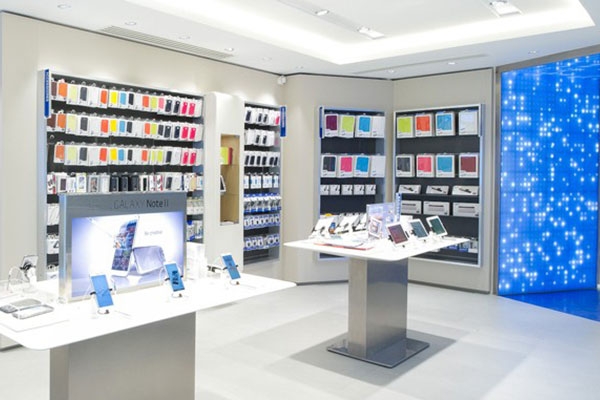 طراحی ویترین و دکوراسیون موبایل فروشی