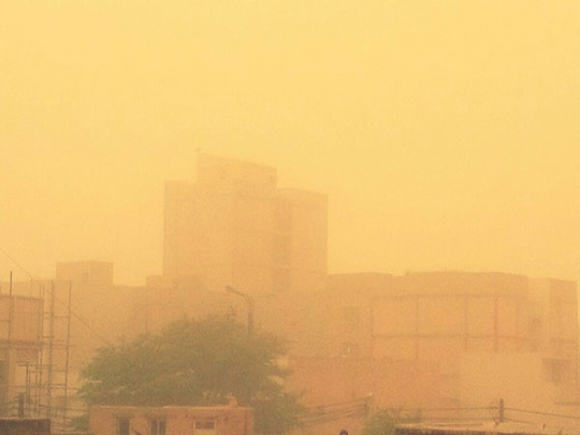 ایران از طوفان شن و ماسه رنج می‌برد/ منشأ 90 درصد گرد‌‌و‌غبارهای ایران خارجی است