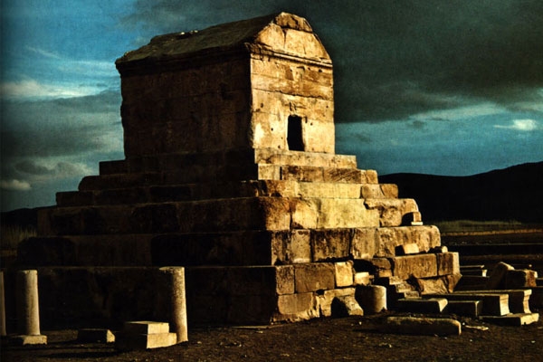 فرزندان کوروش بزرگ و خلاصه زندگی آن‌ها