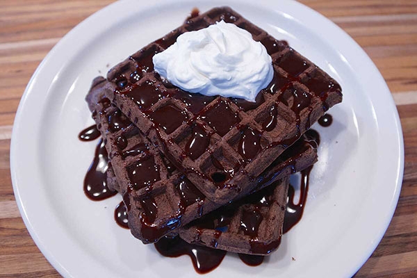 طرز تهیه وافل شکلاتی