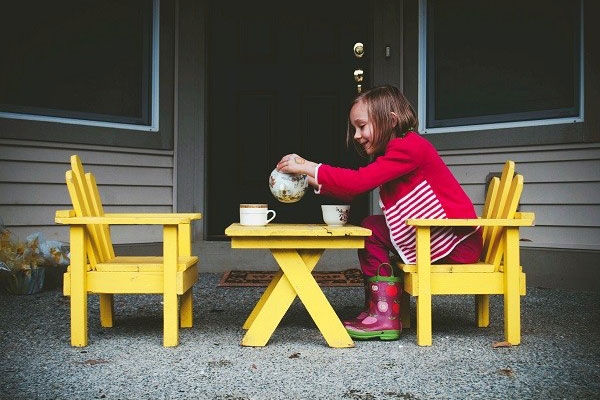 آیا داشتن دوست خیالی برای فرزندم طبیعی است؟