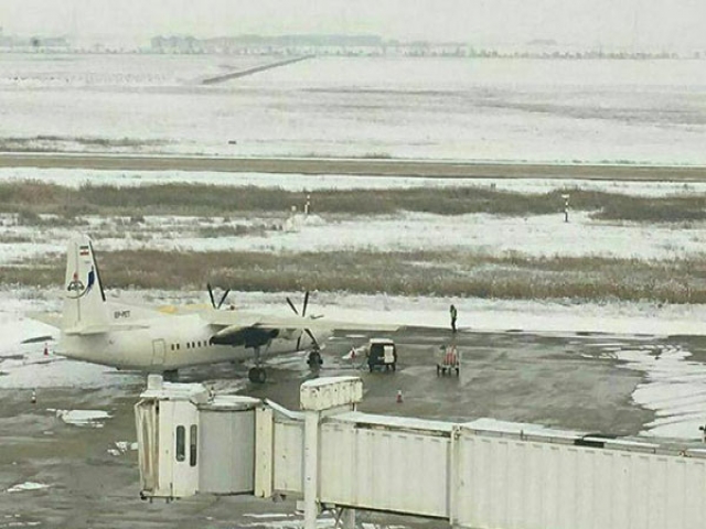 فرود اضطراری هواپیمای فوکر 50 شرکت نفت در فرودگاه اردبیل