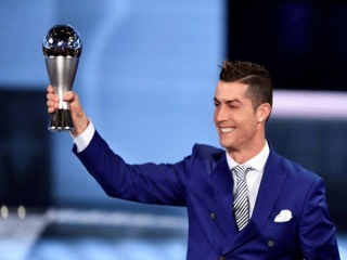 کریستیانو رونالدو بازیکن سال فیفا/ عنوان بهترین مربی برای رانیری