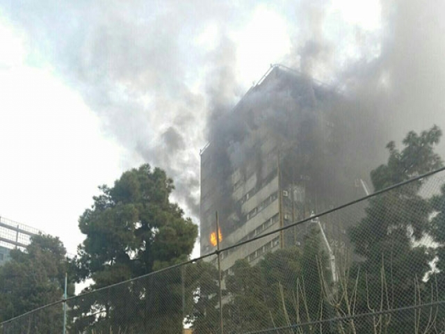 ساختمان پلاسکو تهران آتش گرفت/ اعزام آتش نشانان 4 ایستگاه به محل