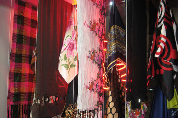 shawl-scarf-showcase-shop-decoration
