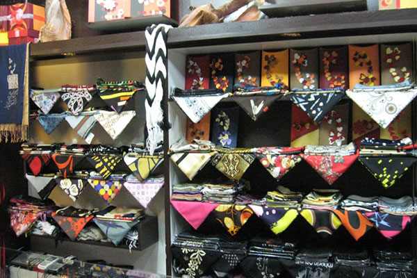 shawl-scarf-showcase-shop-decoration